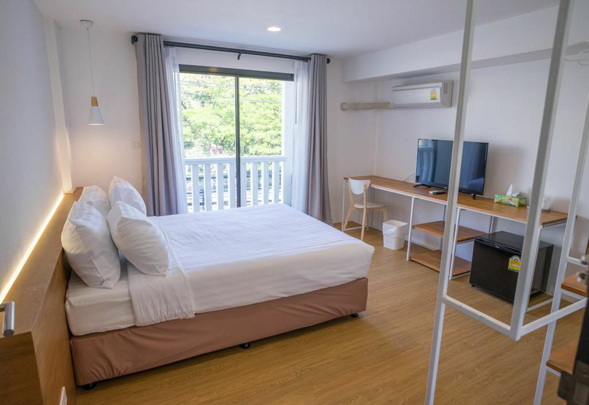 Hotel 7 Days Asleep à Chiang Mai Extérieur photo